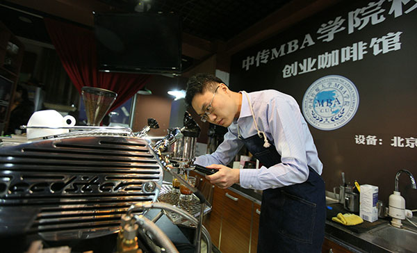 Liang Chen, 33, who graduated with an MBA from Communication University of China in 2012, works at the coffee store he founded near the school in Beijing. His business is brisk and he is planning to expand his business.[Photo/China Daily]