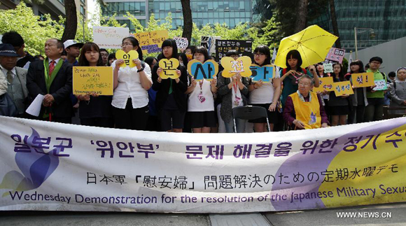 South Korean students and a group of Korean former comfort women who were forced to serve Japanese army during World War II protest against the comment of Japan's Osaka Mayor Toru Hashimoto in front of the Japanese embassy in Seoul, South Korea, May 15, 2013. Toru Hashimoto said that comfort women were necessary elements for Japanese soldiers during World War II. [Photo/Xinhua] 