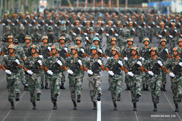 Soldiers take part in a training for a military parade in Beijing, capital of China, July 23, 2015. Thirty heads of state, including Russian President Vladimir Putin and Republic of Korea President Park Geun-hye, will attend China's V-Day celebrations on Sept. 3. [Photo/Xinhua]