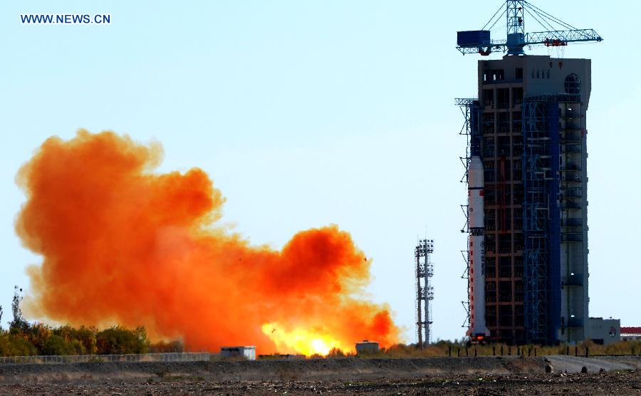 A Long March-2D carrier rocket carrying the 'Jilin-1' satellites blasts off from the launch pad at the Jiuquan Satellite Launch Center in northwest China's Gansu Province, Oct. 7, 2015.