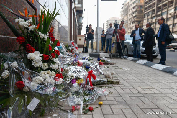 Floral tributes are placed outside the Russian embassy in Cairo on Nov. 2, 2015. Some 144 victims' bodies in a Russian airliner crash in Egypt were transferred to the Russian city of Saint Petersburg early on Monday, the Russian ambassador in Cairo said. (Xinhua/Cui Xinyu)