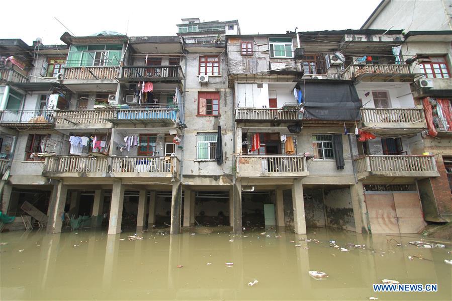 The lower part of a residential building is inundated in flood in Shunchang County, Nanping City of southeast China's Fujian Province, May 20,2016. Water level reached beyond the warning line in some areas of Min River branches as heavy rain hit Fujian here on Friday. (Xinhua/Chen Baicai) 