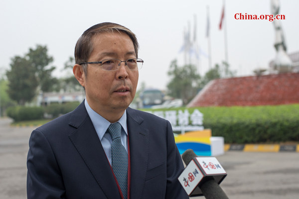 Fang Zhenghui, vice president of China International Publishing Group, shares his ideas on how media can help with the Belt and Road Initiative on Sept. 26, in Xi'an. [Photo by Chen Boyuan / China.org.cn]