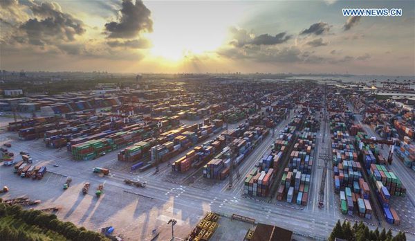 China's foreign trade deficit hits 60B yuan in Feb. [File photo / Xinhua]