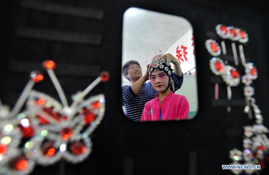Local Chinese opera 'Ha Ha Qiang' in Hebei