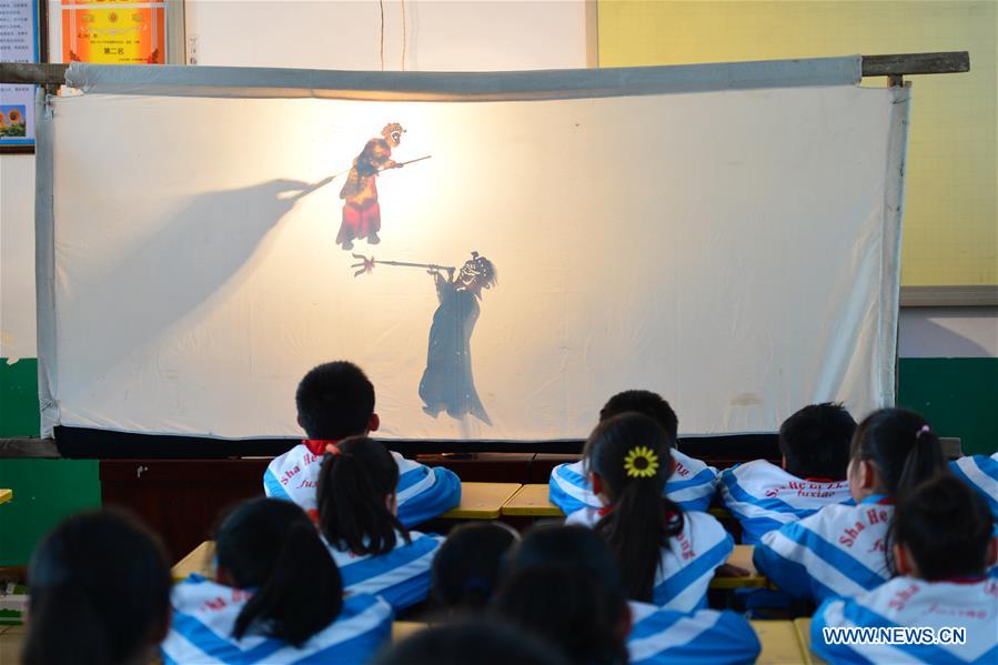 Bringing shadow puppet art to children