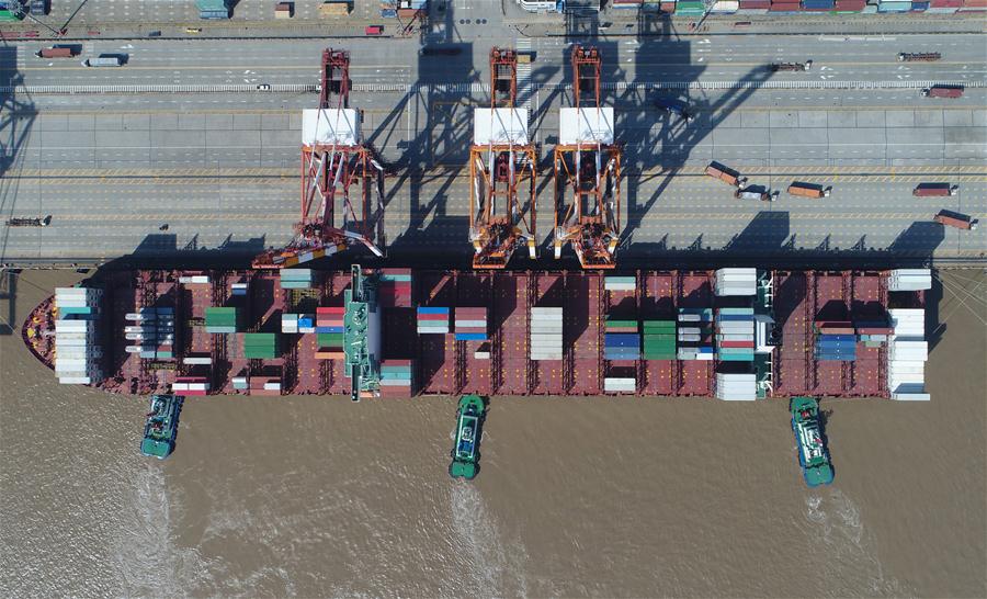 Shanghai port keeps No. 1 standing in container throughput for 7 years 