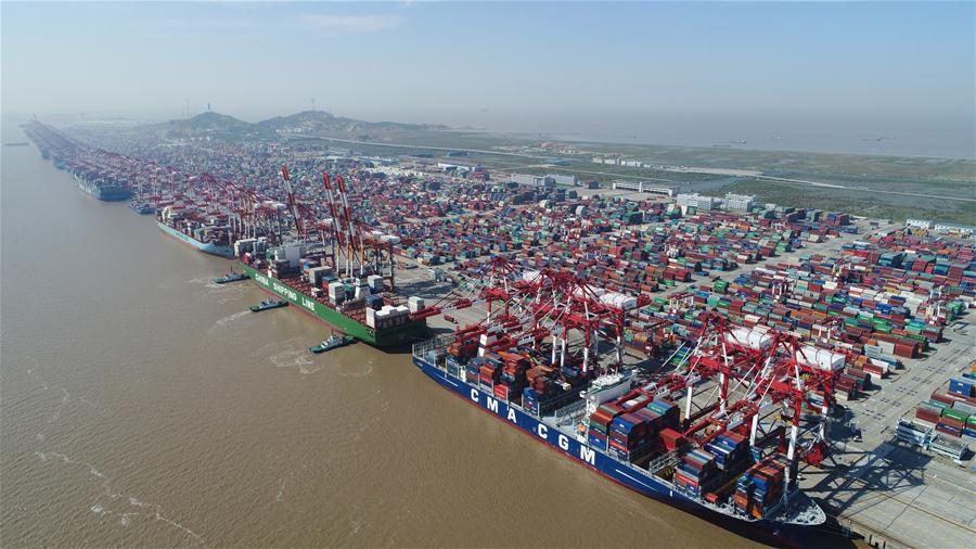 Shanghai port keeps No. 1 standing in container throughput for 7 years 