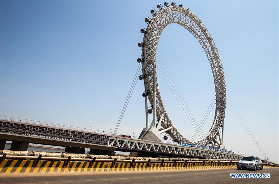 Centerless ferris wheel in E. China