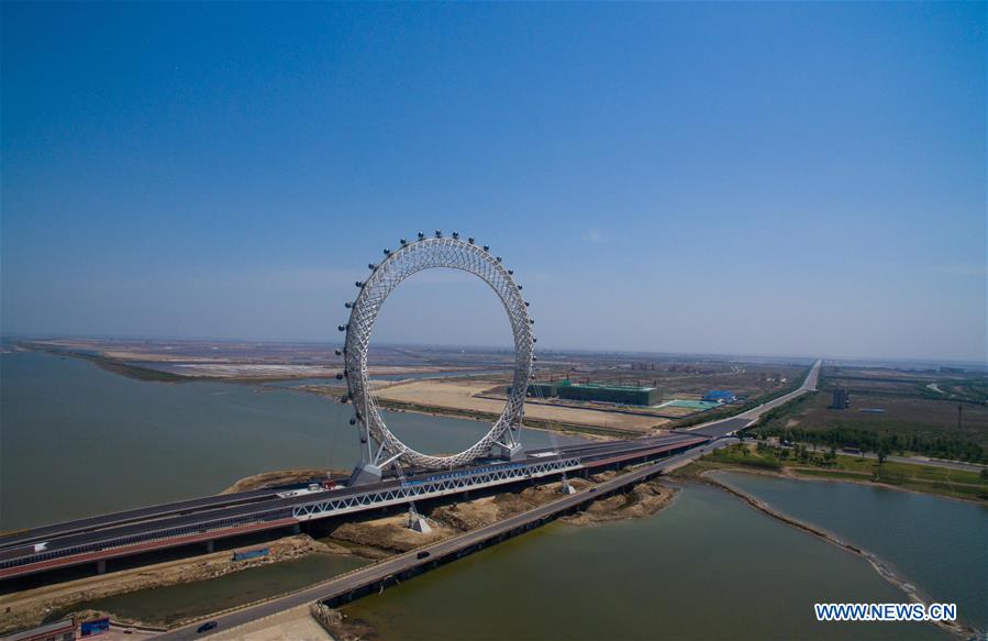 Centerless ferris wheel in E. China