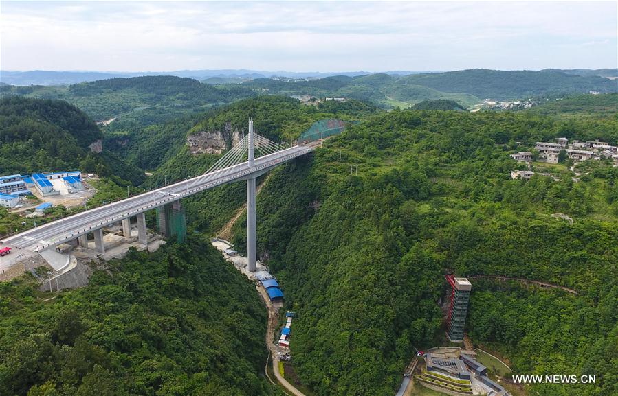 CHINA-GUIZHOU-BRIDGE-CONSTRUCTION (CN)