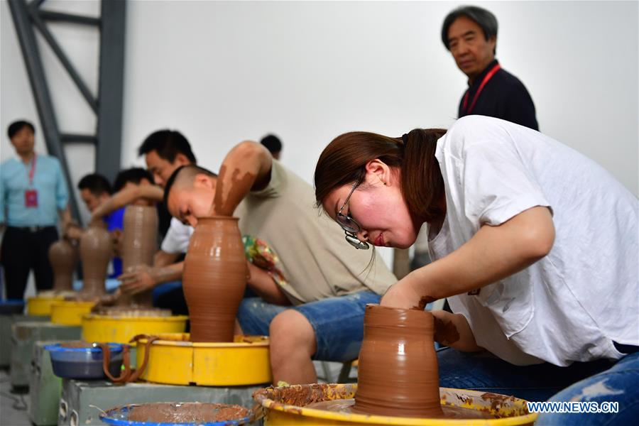 Highlights of traditional skills competition in C China's Zhengzhou