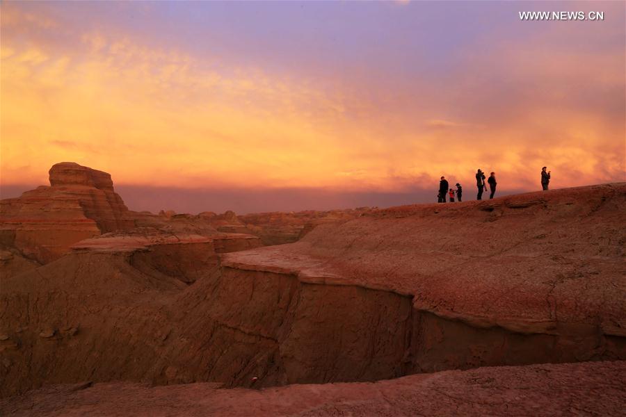 Tourists visit 'ghost city' in China's Xinjiang