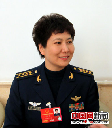 刘文力代表:期待在轰炸机预警机上看到女飞行