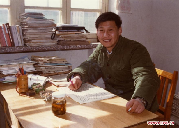File photo taken in 1983 shows Xi Jinping poses for photo as he sits in his office in Zhengding County, north China's Hebei Province.[Photo/Xinhua]