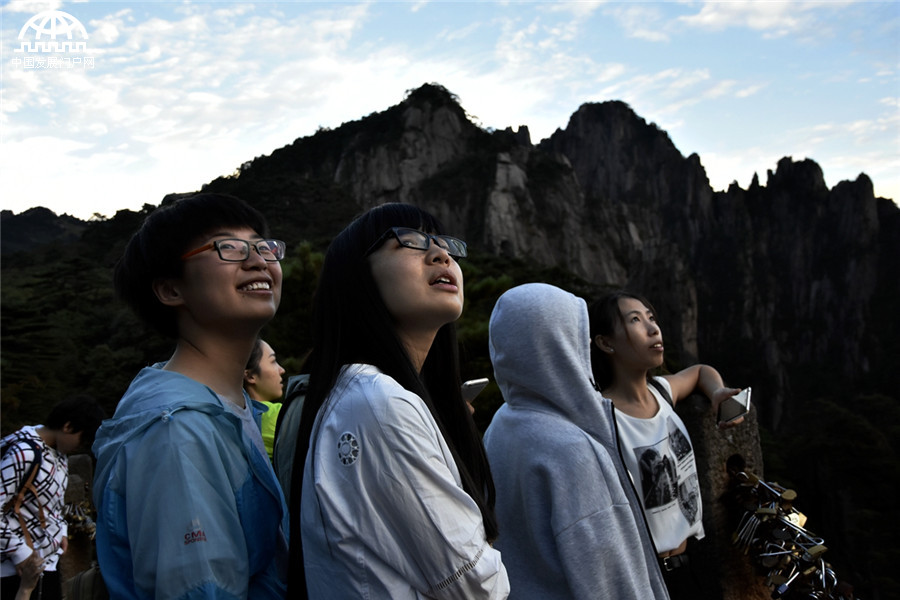 黄山秋天秋叶秋色秋景美成一幅画 黄山秋天秋叶秋色秋景美成一幅画