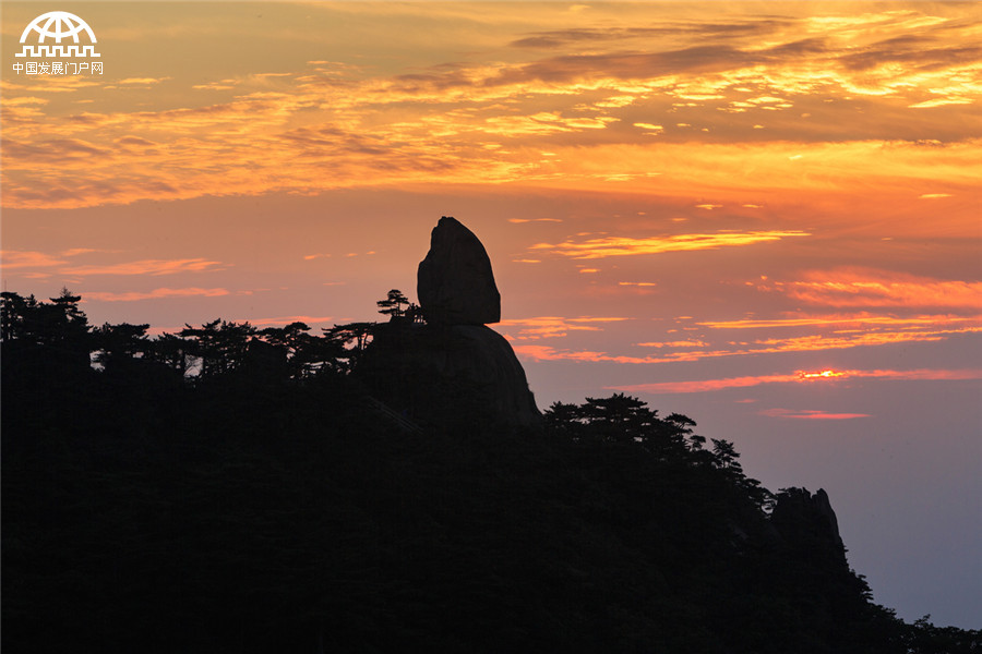 黄山：蓝天白云和桂花香 这样的秋日美景别错过