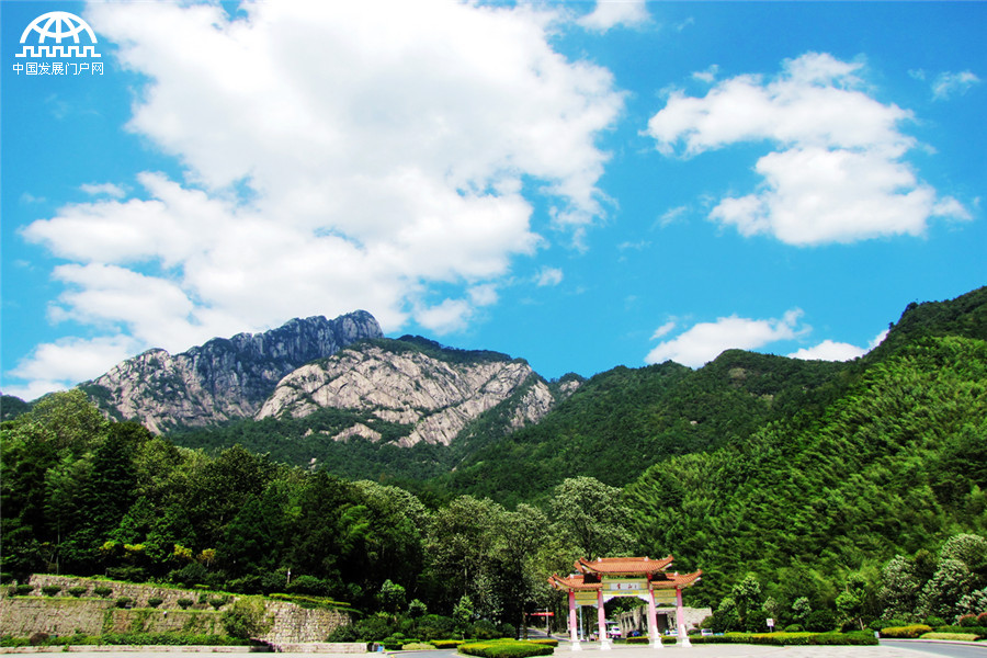 黄山：蓝天白云和桂花香 这样的秋日美景别错过