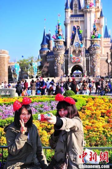 东京迪士尼游客数预计跌破3000万 拥挤问题待解决