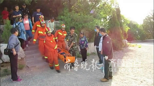 女驴友爬山深夜坠崖卡半山腰 被晨练大爷发现