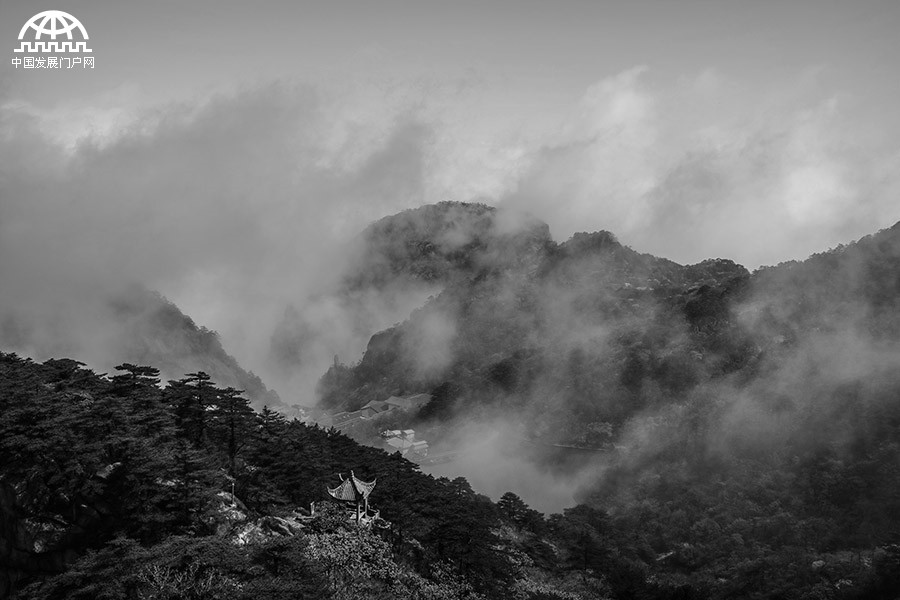 黄山:有一种惊艳叫山峦峡谷升腾起袅袅的云烟