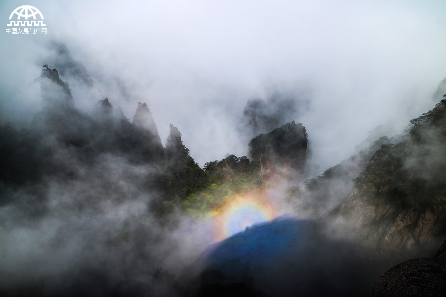 黄山:有一种惊艳叫山峦峡谷升腾起袅袅的云烟