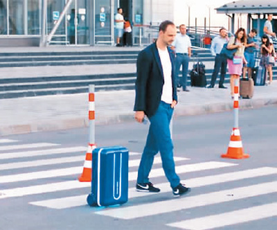 旅行神器超实用:自动化行李箱 跟着主人走