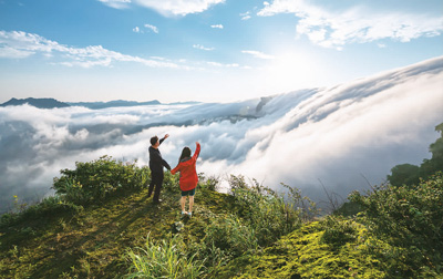 重庆南川:金佛山现云瀑景观