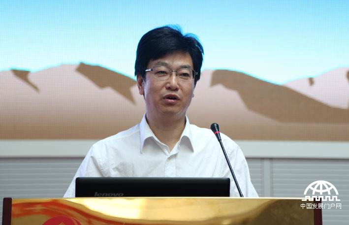中国科技发展战略研究院副院长房汉廷演讲 