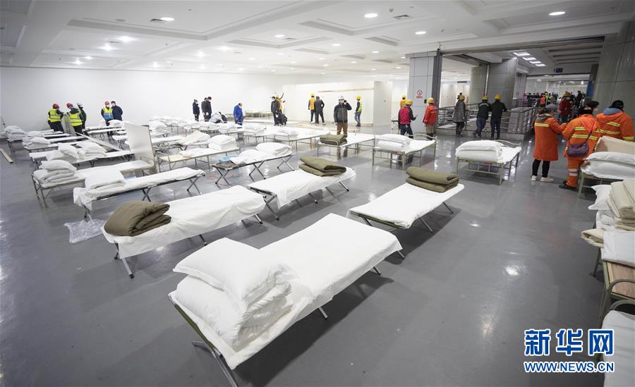 武汉抢建三所“方舱医院”[组图]