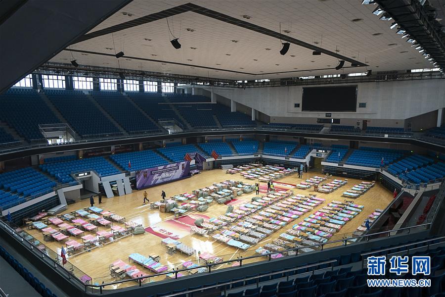 武汉抢建三所“方舱医院”[组图]