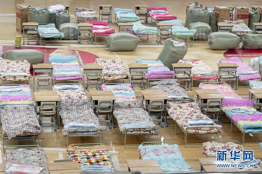 武汉抢建三所“方舱医院”[组图]