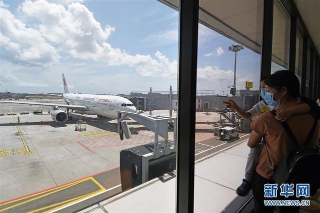 中国政府包机从新加坡接回147名湖北籍旅客