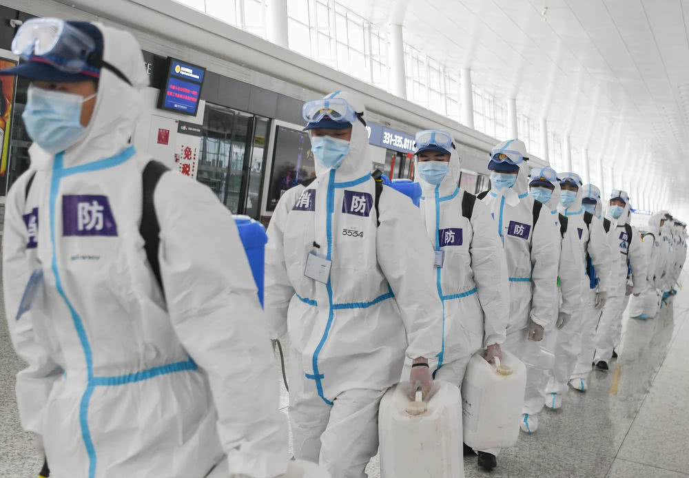 武漢天河機場為復航開展消殺作業[組圖]