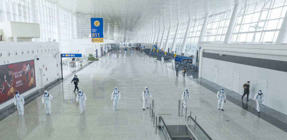 武漢天河機場為復航開展消殺作業[組圖]