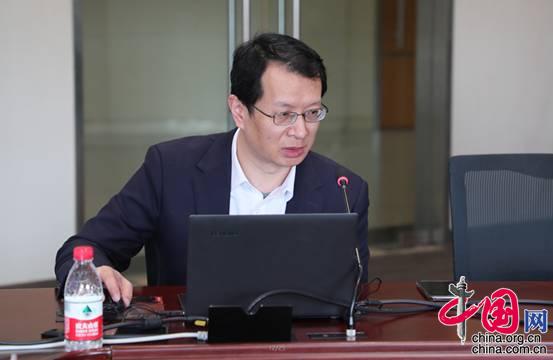 上海宝冶建筑工程公司总工程师叶华做专题介绍.