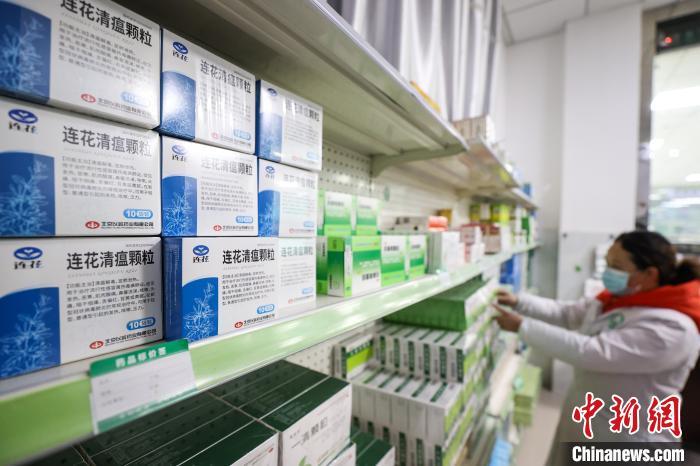 1月3日,贵州贵定云雾镇中心卫生院药房内摆放的药品。 瞿宏伦 摄