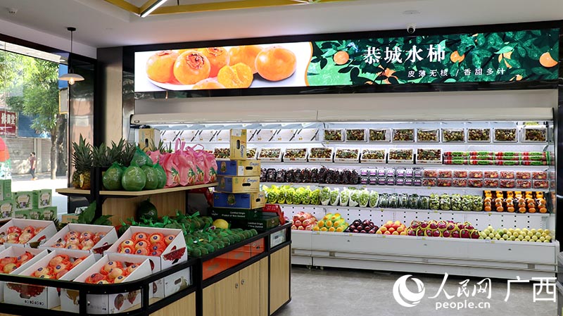 廣西名特優農產品展示展銷中心展銷區擺滿了琳瑯滿目的產品。人民網 黃子婧攝